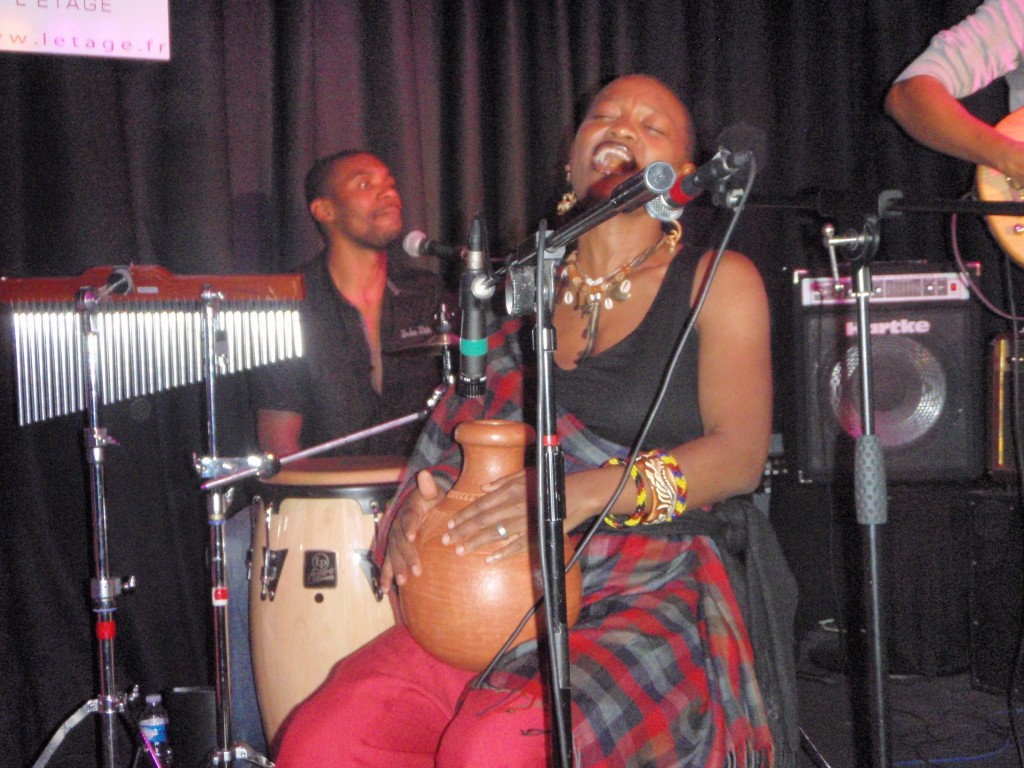 Article : « Corry Denguemo fait trembler l&rsquo;Etage »